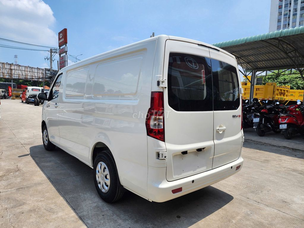 Tera V8 2 Chỗ 945kg: Giải Pháp Vận Tải Thông Minh Cho Doanh Nghiệp Hiệu Quả