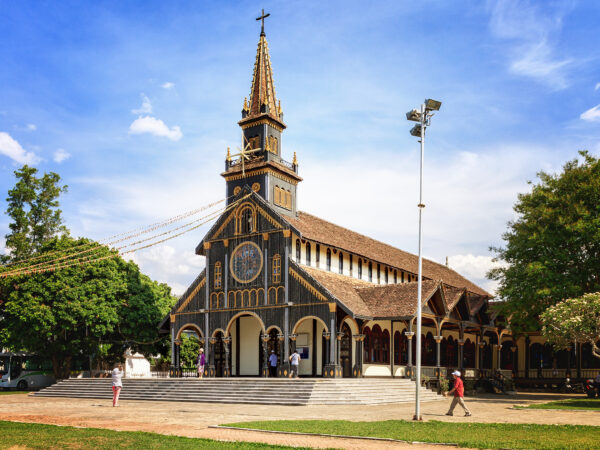 Nhà thờ gỗ kon tum